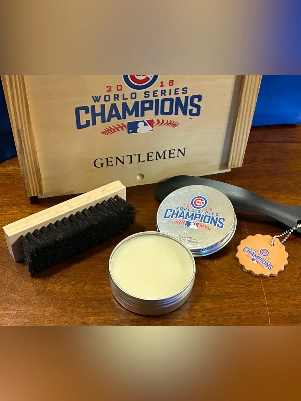 New/Unused MLB 2016 World Series Champions GENTLEMEN Shoe Shine Care Kit PineBox